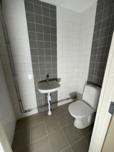 Ny rördragning, handfat och WC på Näsbydalskolan i Täby
